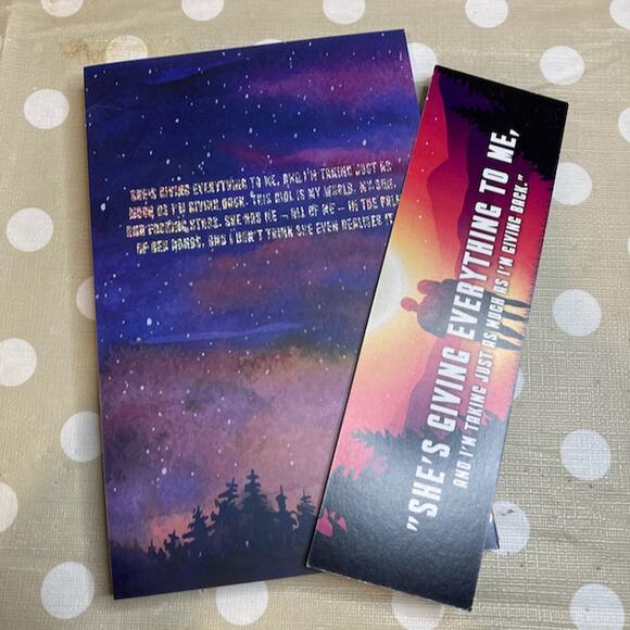 01 Beyond the Pages Box LUCKY HIT Hannah Cowen SEALED Signed w/Foil Cover - Picture 2 of 2